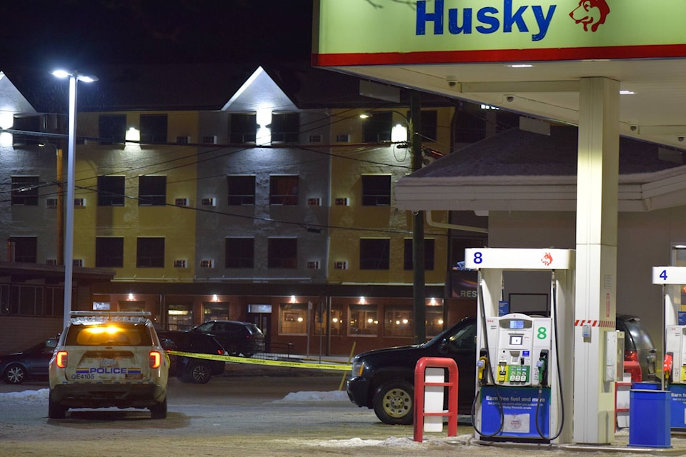 31629664_web1_230111-QCO-police-incident-gas-station-robbery_1