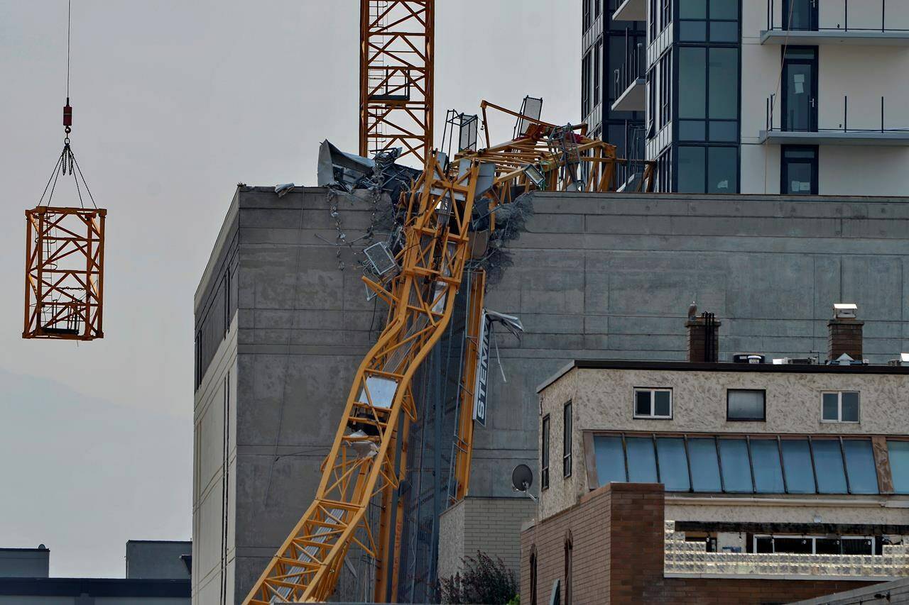 Crane company involved in deadly collapse in Kelowna sues manufacturer