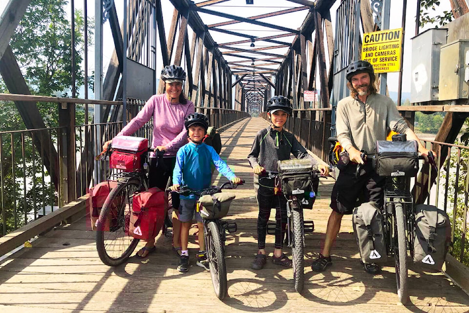 33926842_web1_230920-QCO-bike-family_1