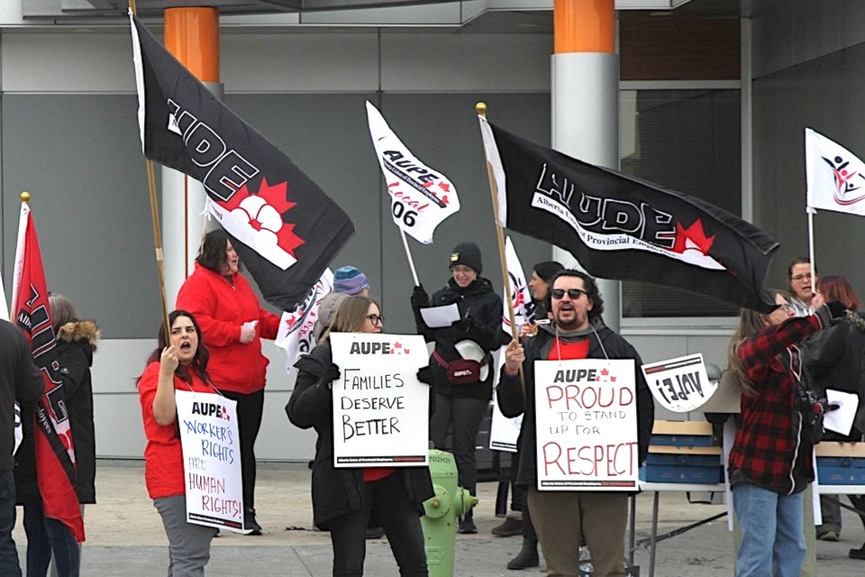 AUPE members held a noon-hour information picket at the corner of 51 Avenue and 43 Street on Jan. 28, 2025 to protest and spread awareness of a staffing crisis impacting children and adults with disabilities. (Photo by SUSAN ZIELINSKI/Advocate staff)