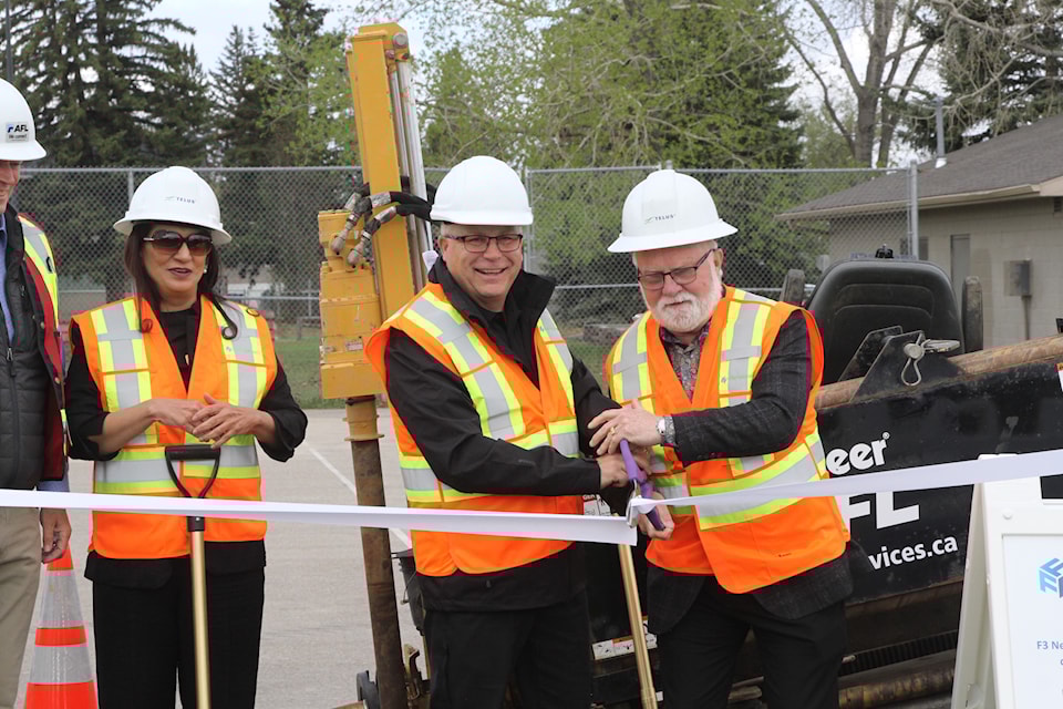 TELUS vice-president of Customer Solutions Delivery West Shazia Zeb Sobani, F3 Networks president and CEO Jordan Young, and Mayor Ken Johnston at the ribbon cutting ceremony for TELUS PureFibre, on May 8, 2025. (Photo by SUSAN ZIELINSKI/Advocate staff)