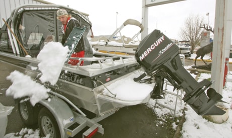 A02-snow-on-boat