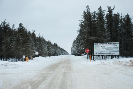 B01-Winter-Road-entrance