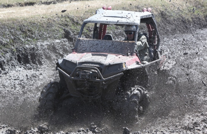 C01-Mud-bog-Racing