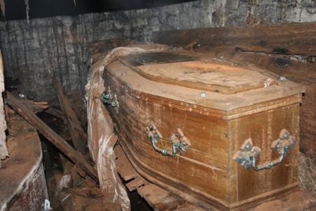 UK Coffin Mystery 20090529