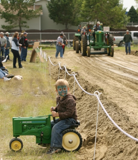 SunnybrookTractor1Aug15Greg_20090815195515