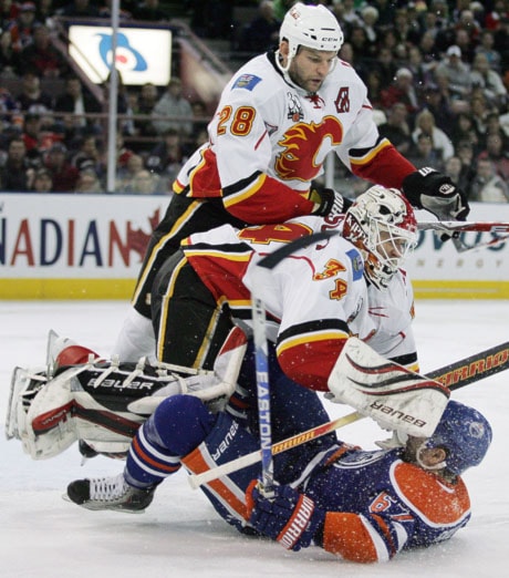 HKN Flames Oilers Hockey 20091228