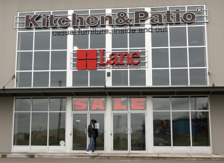 A man reads the notice of closure on Kitchen and Patio’s front doors Tuesday.