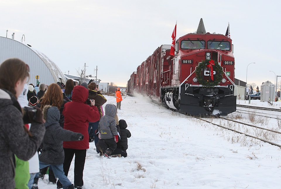 web1_161118-RDA--CP-Holiday-train-file-pic