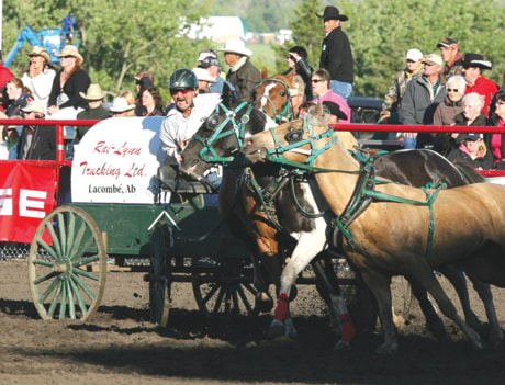 C06_Chuckwagonracing063010jeff_20100630224559