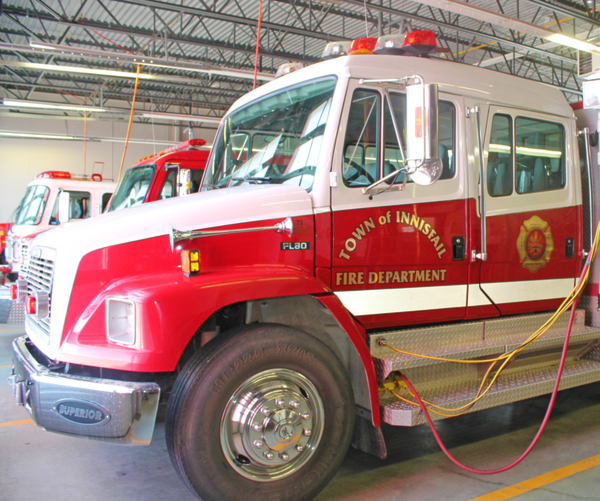 Innisfail-fire-truck-w-logo