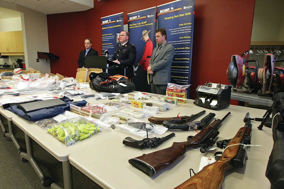 web1_160119-RDA-LOCAL-Arsenal-Seized-Drug-Bust-PIC