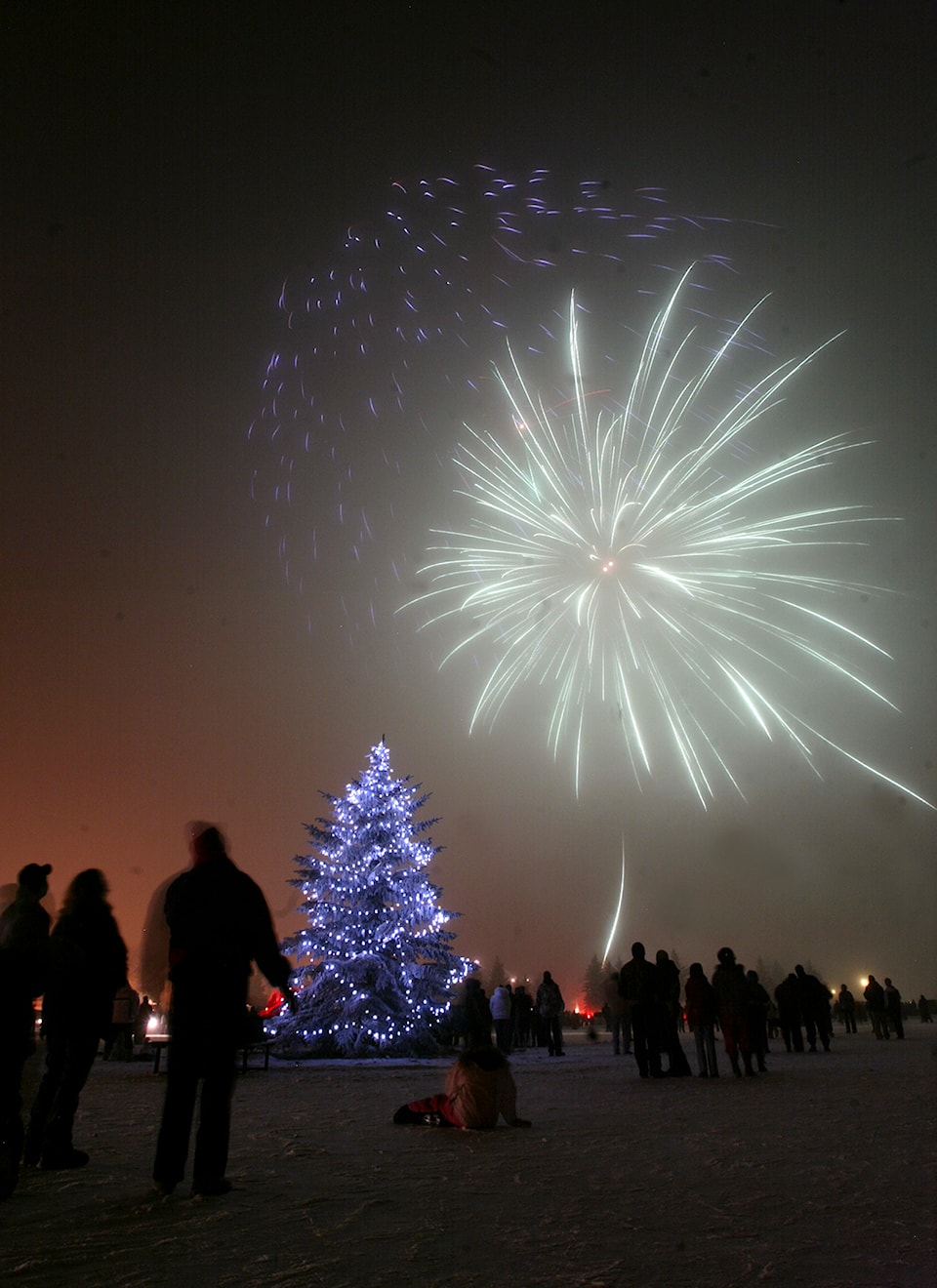 New Year’s Day fireworks launch winter activities at Sylvan Lake Red