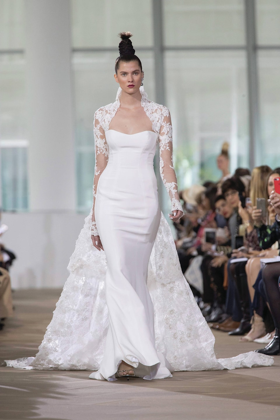 web1_170426-RDA-LIFE-bridal-fashion-week