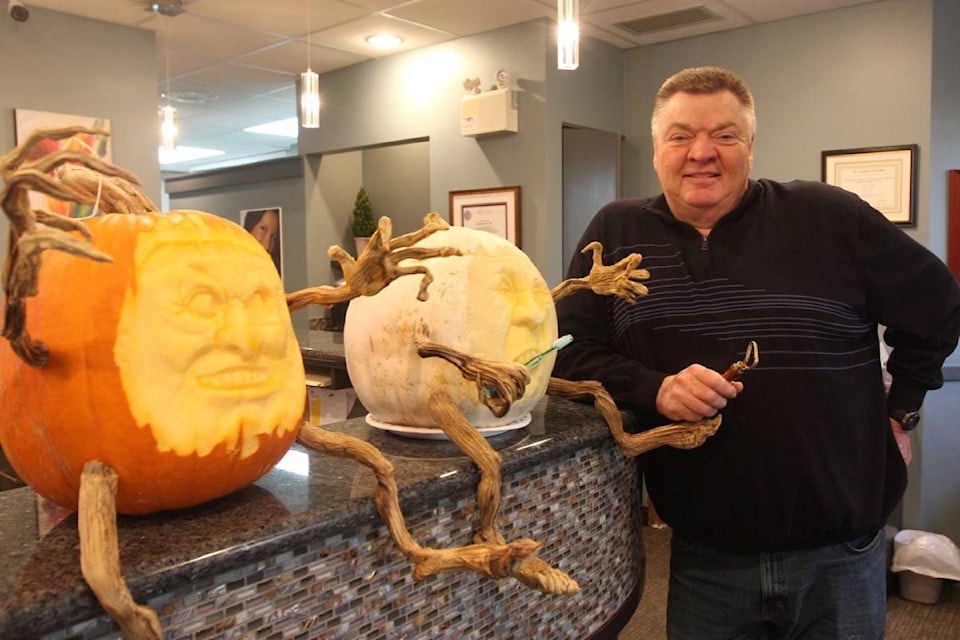 9128365_web1_171027-RDA-Pumpkin-Carver_2