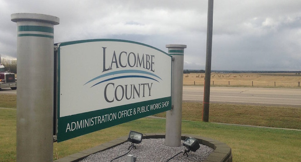 9146624_web1_Lacombe-County-sign-2