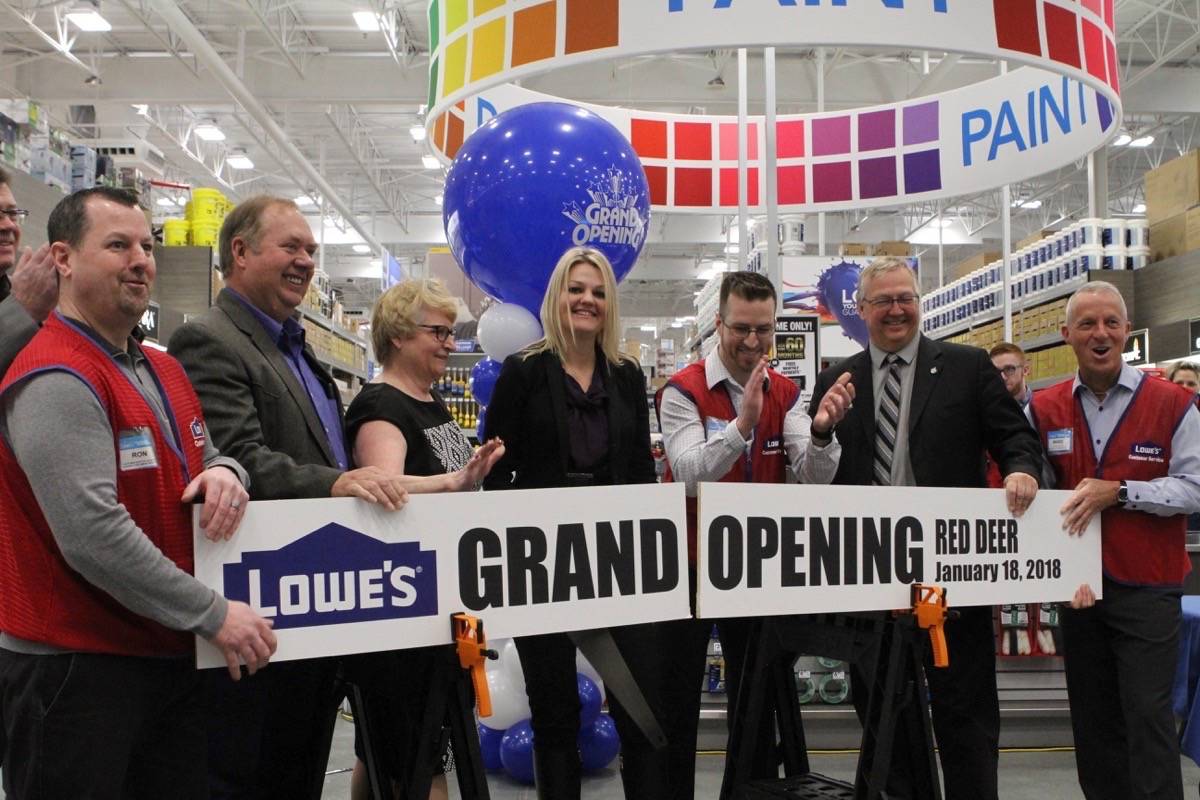 10243467_web1_180118-RDA-lowes-grand-opening_9