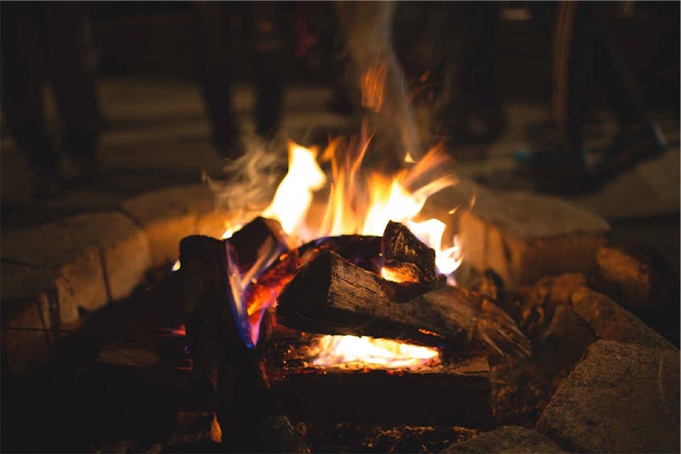 11051577_web1_wood-night-summer-fire