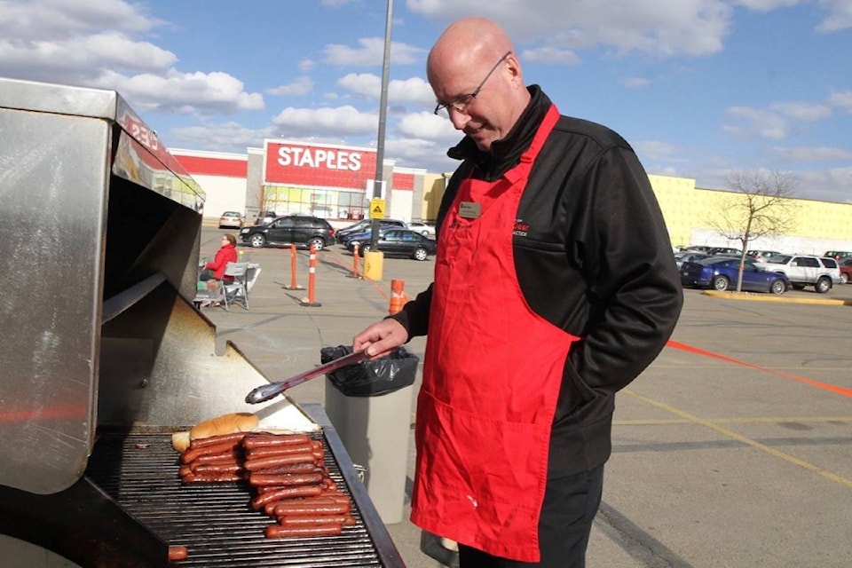Rob Meckling cooks some hot dogs at the Green Deer Registration Barbecue in the Parkland Mall’s parking lot Tuesday. Anyone interested in volunteering for Green Deer can call 403-309-8411 or visit the Recreation Centre, G.H. Dawe Community Centre, Collicutt Centre or Kerry Wood Nature Centre. (Photo by SEAN MCINTOSH/Advocate staff)