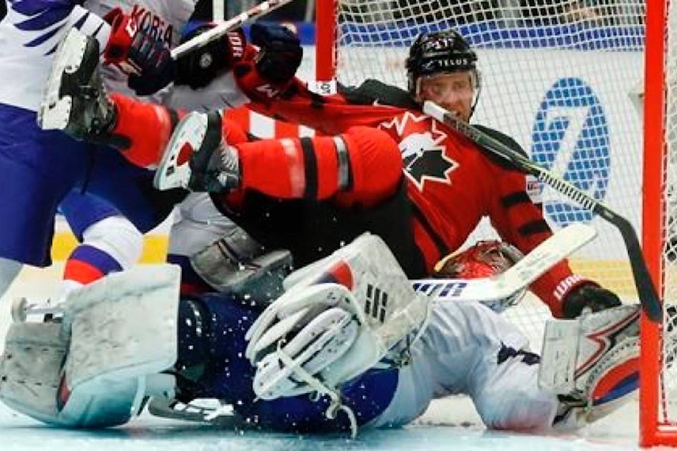 11761169_web1_180506-RDA-McElhinney-earns-shutout-as-Canadar-outs-South-Korea-10-0-at-hockey-worlds_2