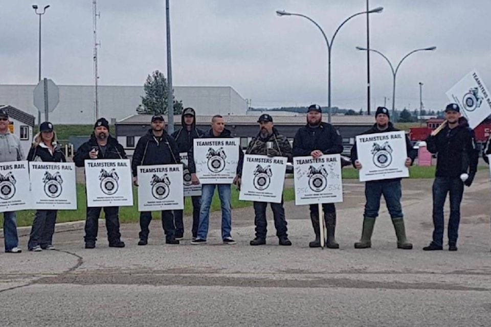 12105104_web1_180530-RDA-cp-rail-strike-in-red-deer_2