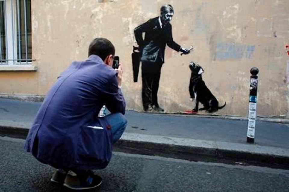 12456592_web1_180625-RDA-Street-artist-Banksy-splashes-Paris-with-works-on-migrants_1