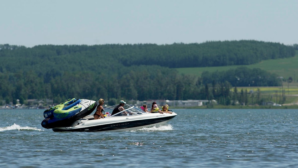 12889096_web1_lake-boating-sized