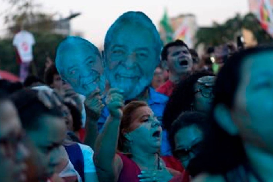 12922672_web1_180729-RDA-Brazilian-celebrities-hold-Free-Lula-concert-in-Rio_1