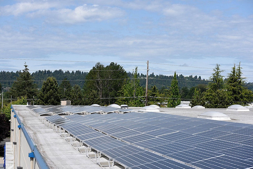 13007688_web1_M-solar-panels
