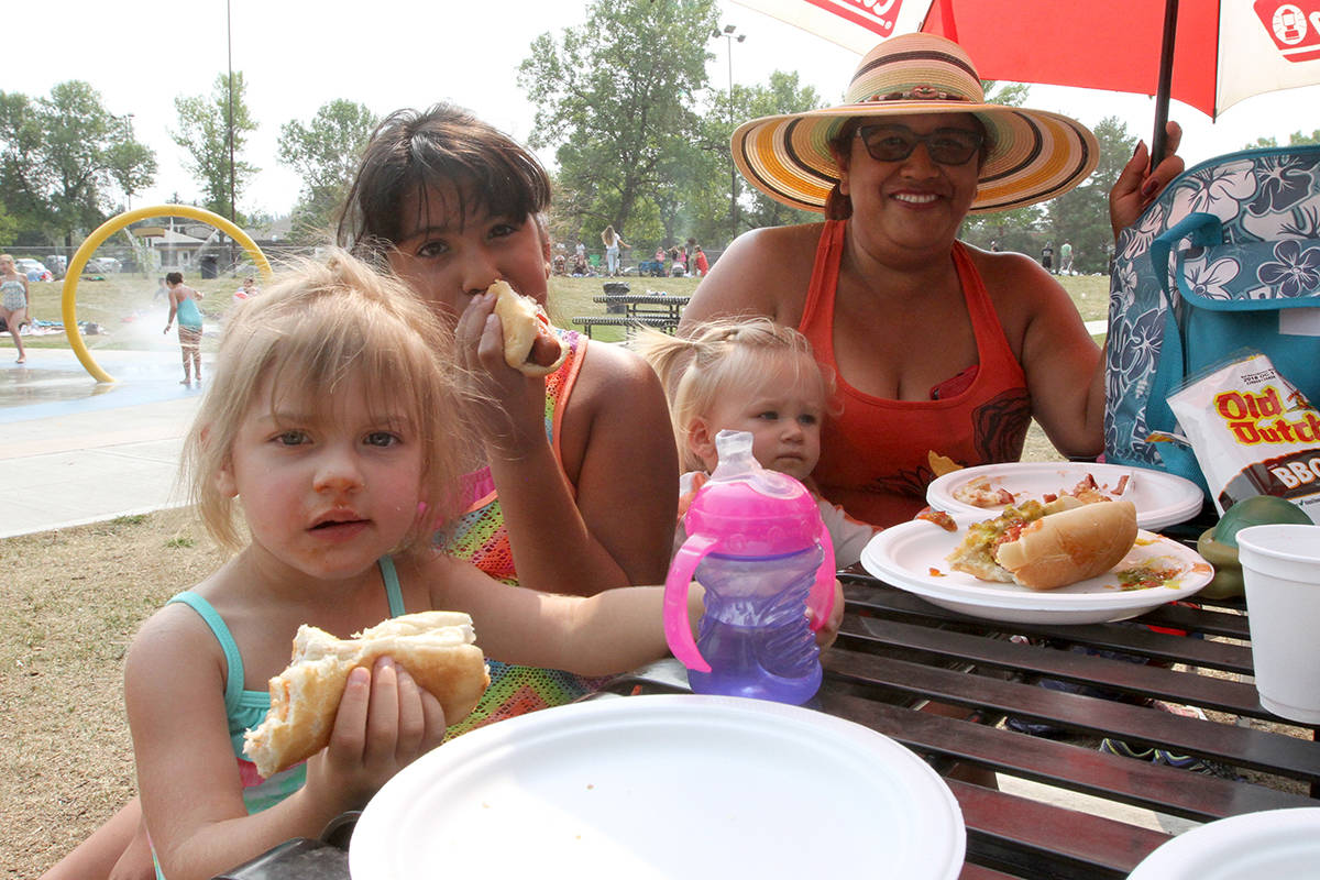 13136504_web1_180814-RDA-Blue-Grass-Sod-Farms-Picnic-WEB