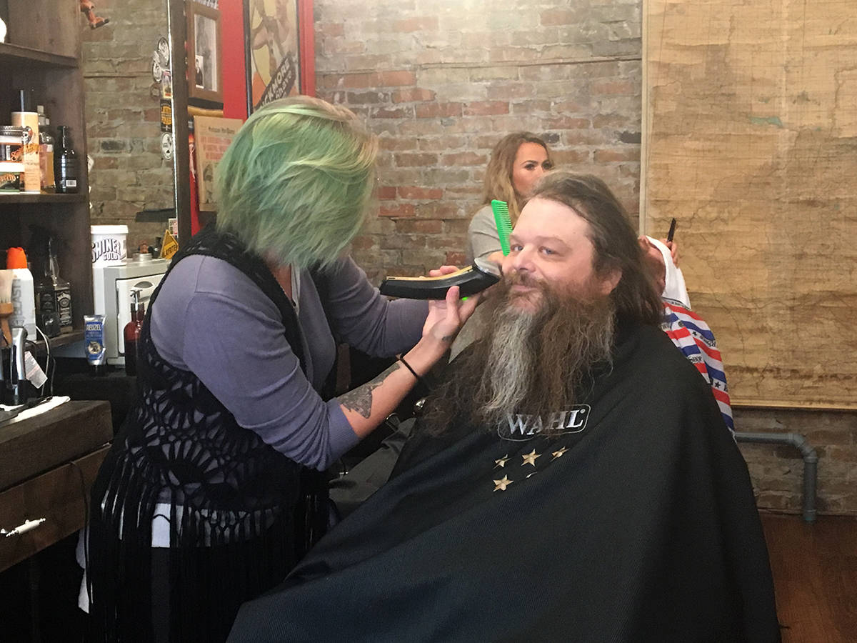 WATCH Red Deer man shaves beard for Mustard Seed Red Deer Advocate
