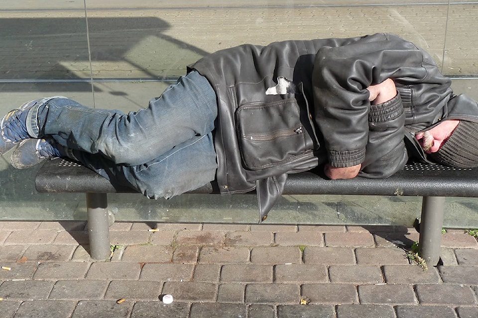 13539777_web1_Homeless_is_sleeping_at_bus_stop