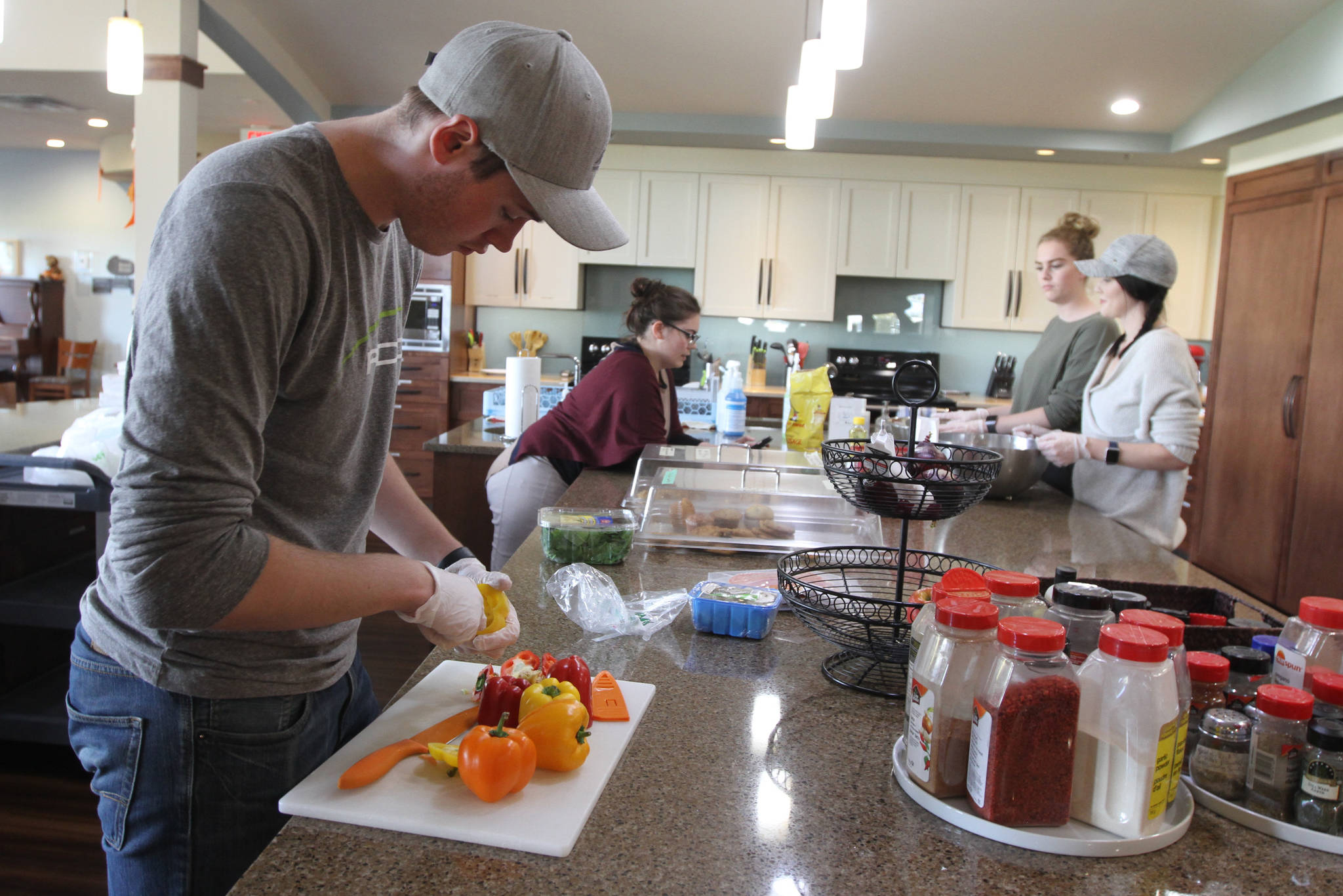 13740823_web1_180927-RDA-Home-For-Dinner1