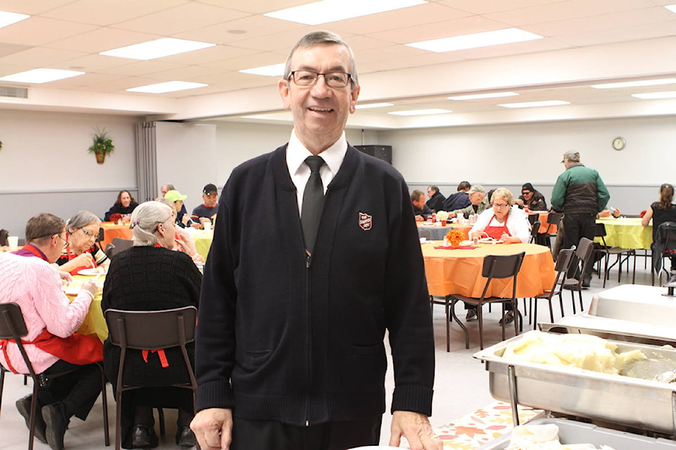 13869938_web1_181008-RDA-Thanksgiving-meal-Salvation-Army_2
