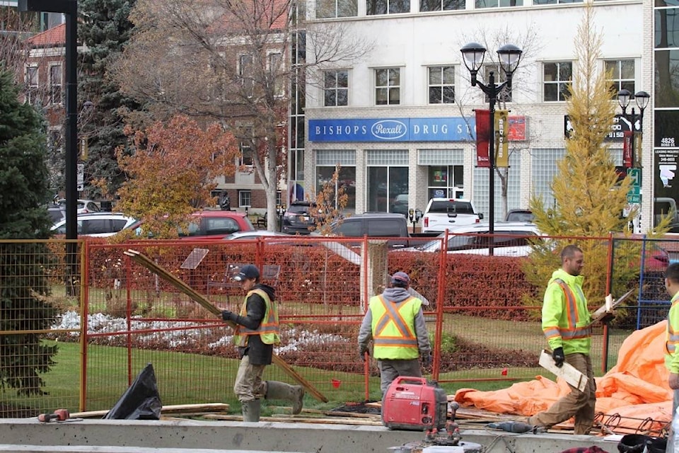 13943139_web1_181012-RDA-construction-at-city-hall_2