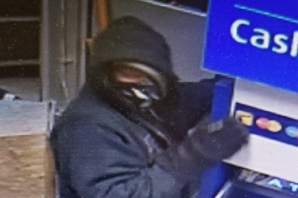 13963540_IGA-ATM-suspect