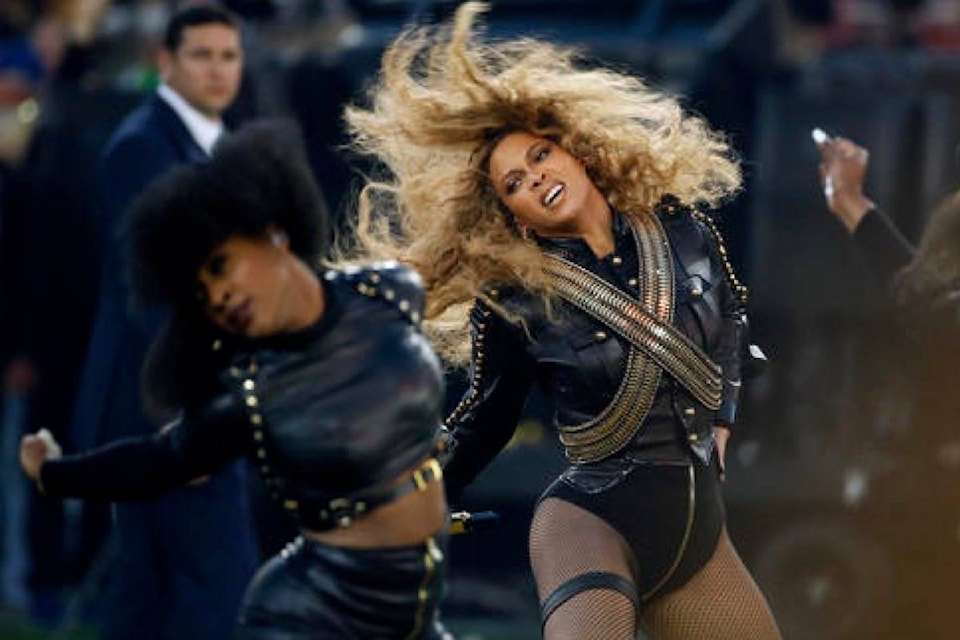 14720579_web1_181210-RDA-Beyonce-performs-at-pre-wedding-party-in-India_1