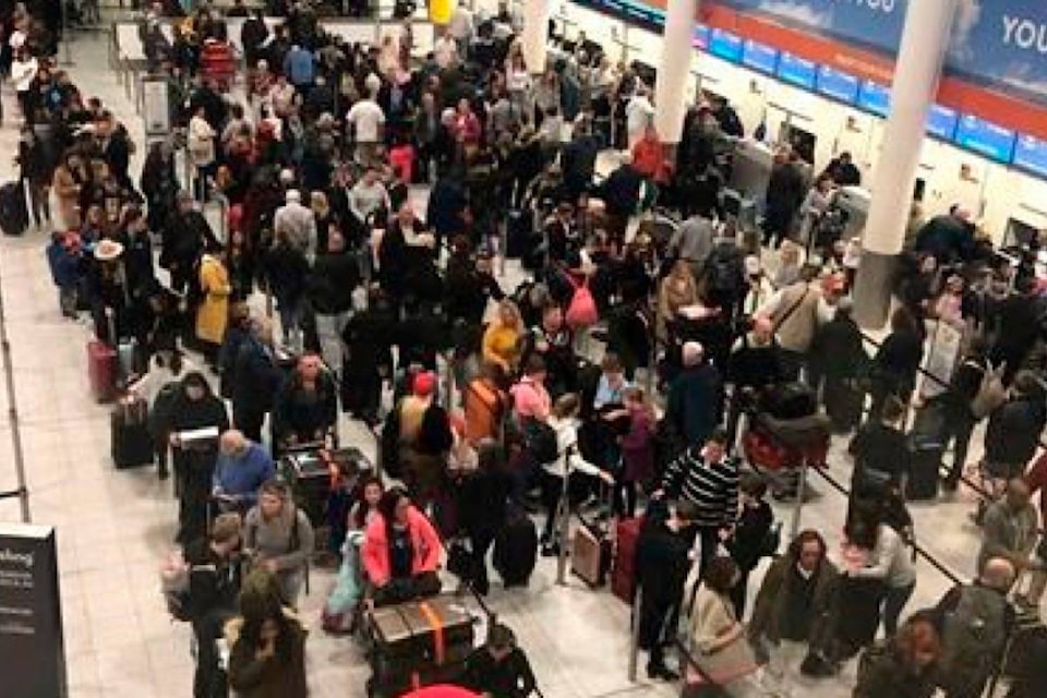 14877543_web1_181220-RDA-Travellers-face-chaos-as-drones-shut-Londons-Gatwick-airport_1