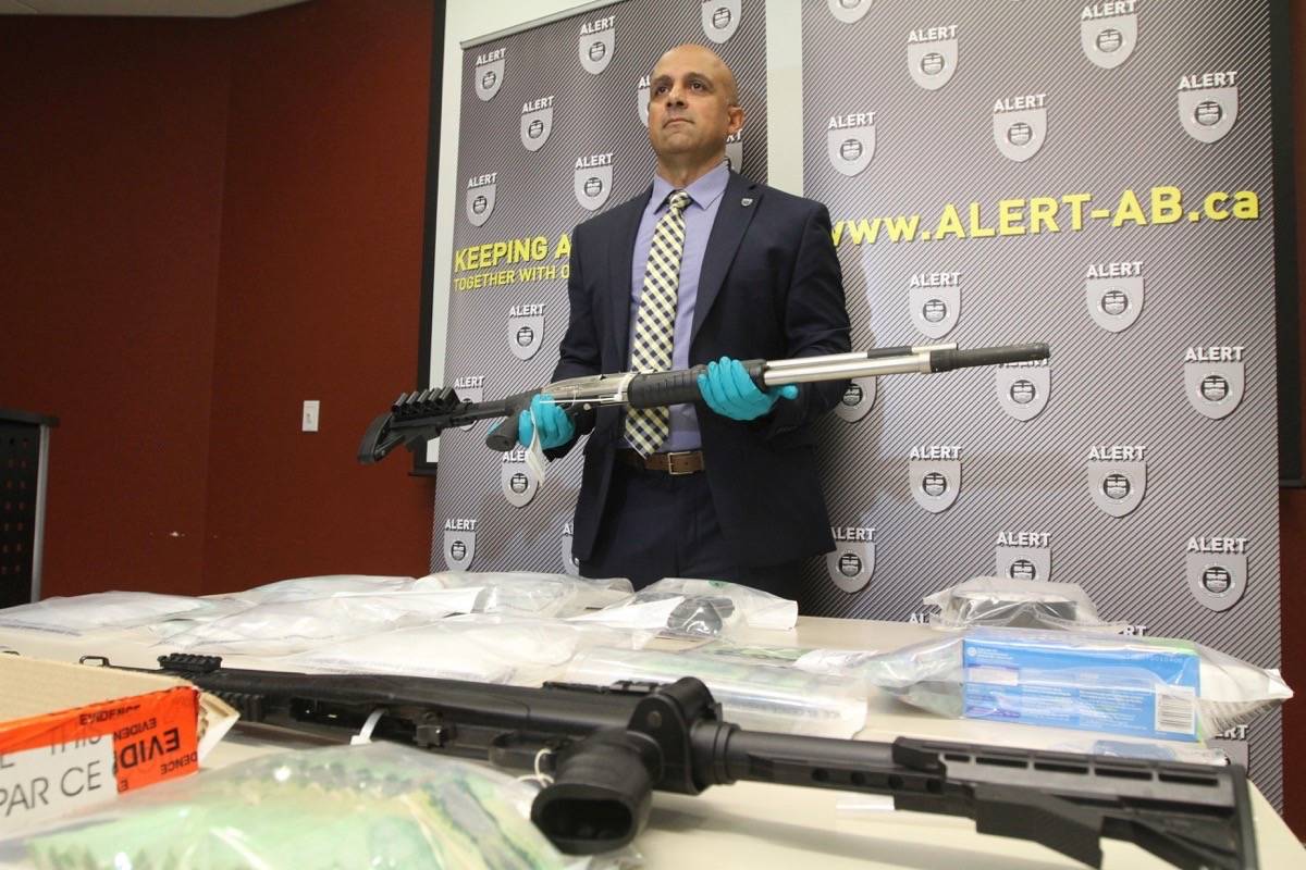 UPDATED Police seize drugs and guns in Red Deer Red Deer Advocate