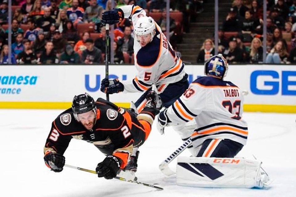 15037441_web1_190107-RDA-Oilers-bounce-back-with-4-0-victory-over-Ducks_1