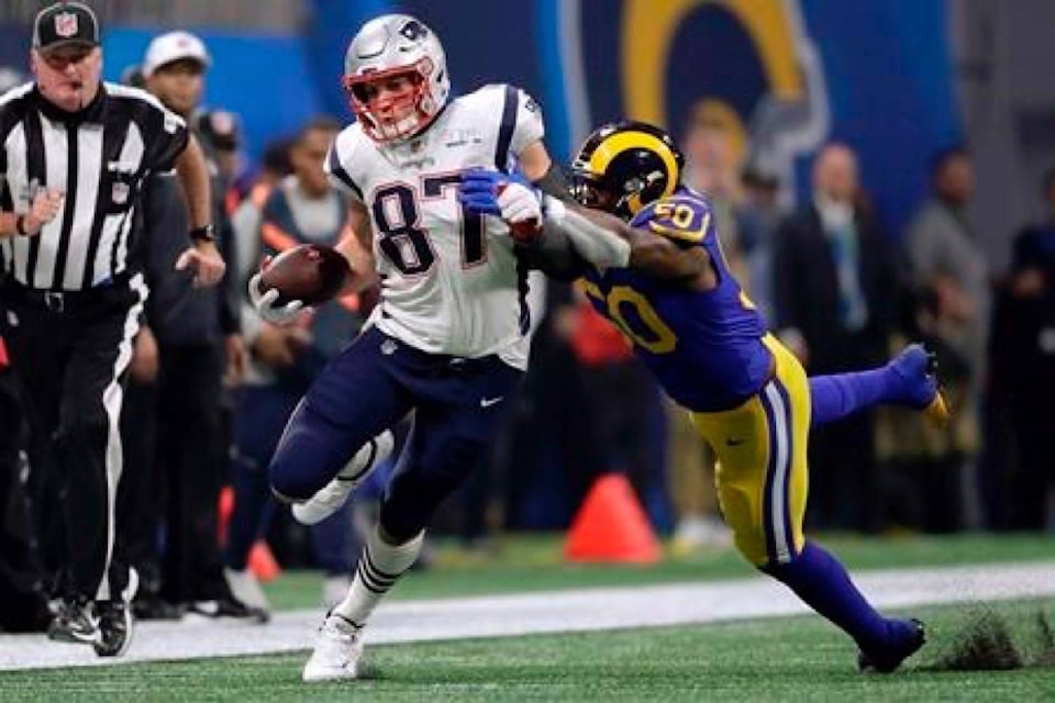 15400107_web1_190204-RDA-Gronkowski-makes-2-key-catches-in-what-could-be-last-game_1