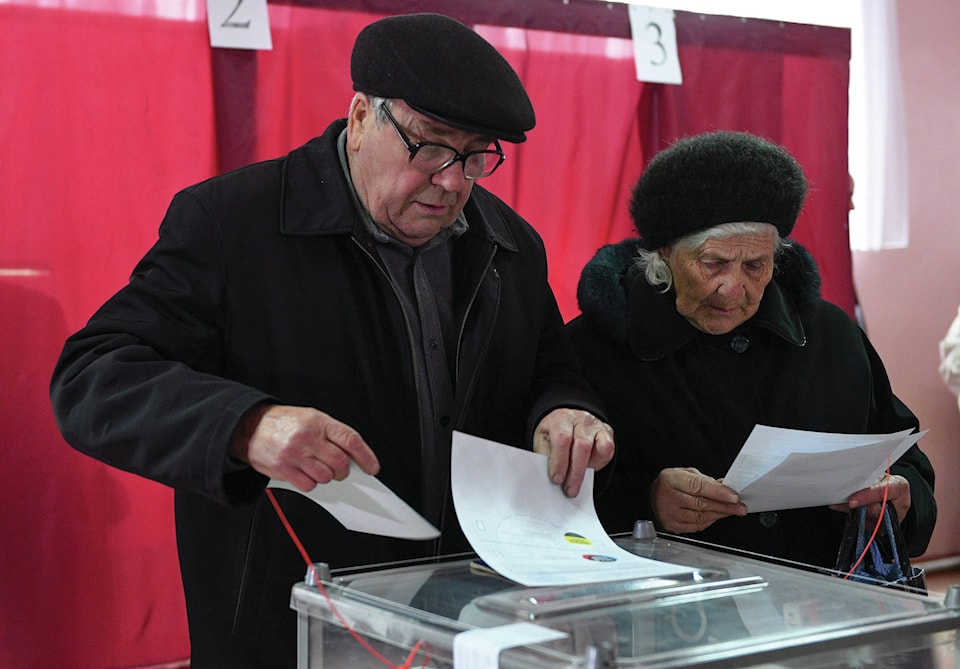 15550195_web1_190214-RDA-Canada-Election-Observers-Ukraine-PIC