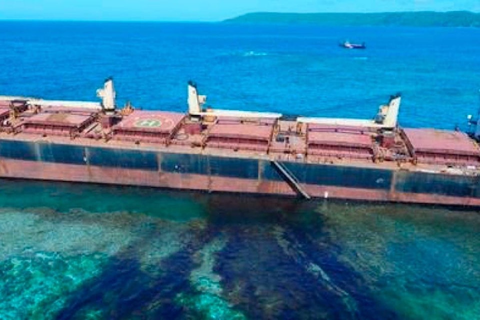 15769500_web1_190301-RDA-Grounded-ship-leaks-80-tons-of-oil-near-Pacific-UNESCO-site_1