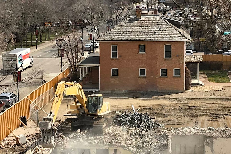 16715728_web1_demolition