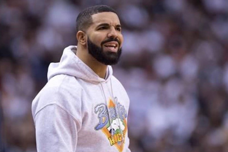 16765702_web1_190509-RDA-In-a-nod-to-the-90s-Drake-dons-Breaker-High-sweatshirt-at-Raptors-game_1