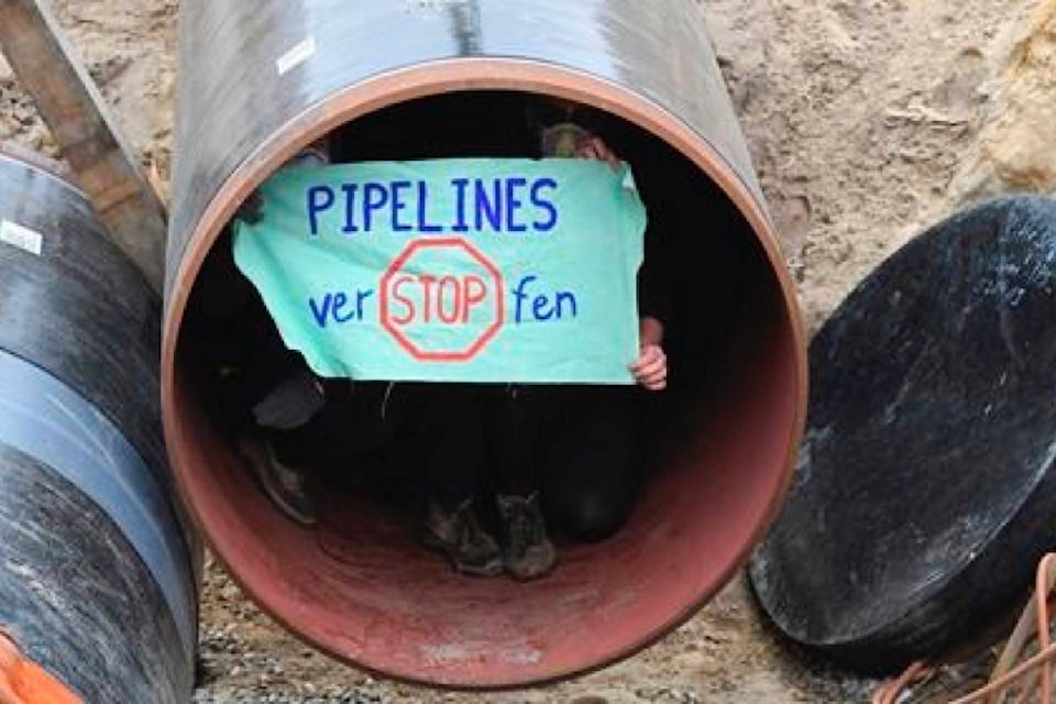 16872790_web1_190516-RDA-Activists-occupy-German-pipeline-in-anti-Nord-Stream-protest_1
