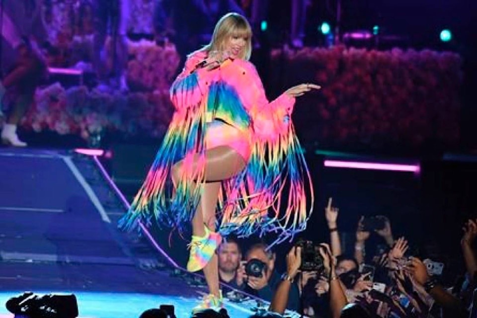 17290796_web1_190614-RDA-Swift-calls-out-homophobes-on-new-song-announces-7th-album_1