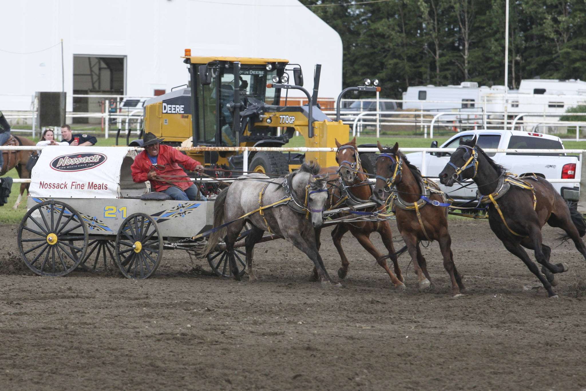 17742839_web1_190716-RDA-Day1-ponychuckwagons2