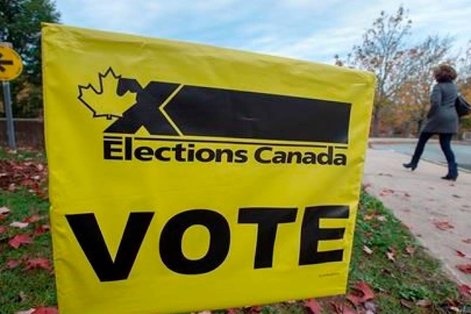 19026854_web1_191021-RDA-Canadians-cast-their-ballots-after-divisive-campaign-and-amid-tight-polls_1