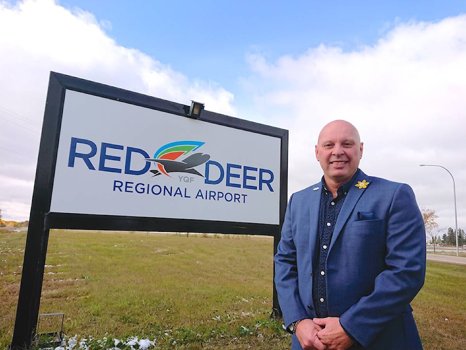 19227500_web1_Red-Deer-Airport-Rebrandingi-CEO-Graham-Ingham-copy